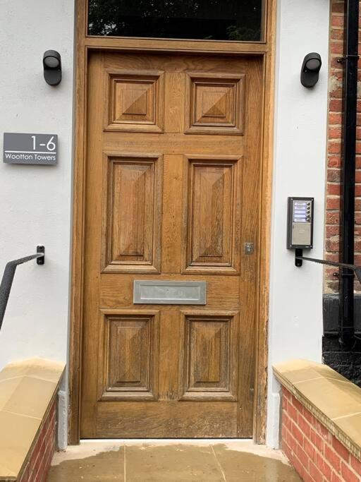 Large, Newly Renovated, Three Bedroom Town Centre Split Level Apartment With Free Parking, Sleeps Seven - Walking Distance To Beach Bournemouth Eksteriør billede