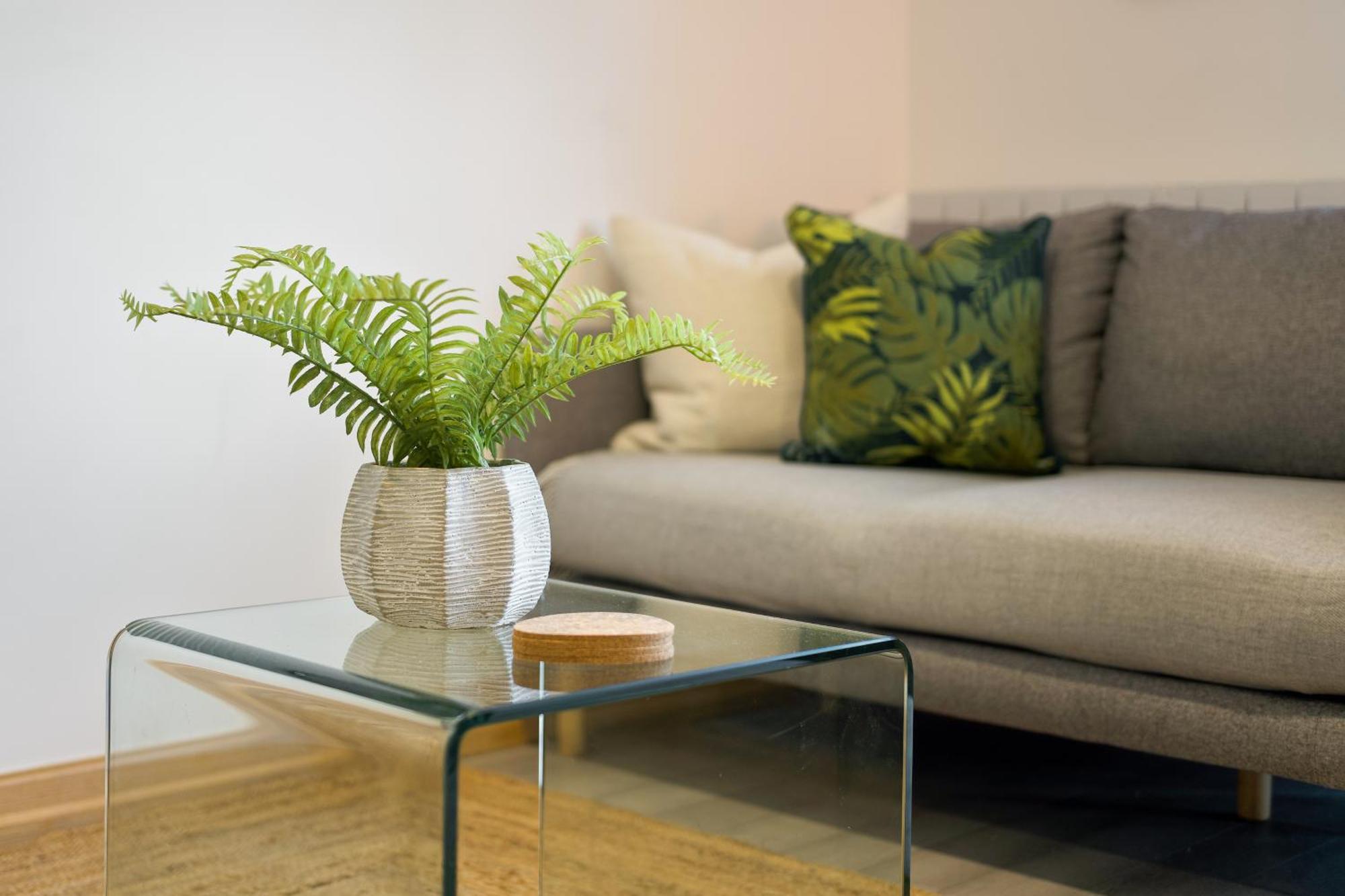 Large, Newly Renovated, Three Bedroom Town Centre Split Level Apartment With Free Parking, Sleeps Seven - Walking Distance To Beach Bournemouth Eksteriør billede